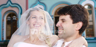 HOW NOT TO MARRY UNDER PRESSURE